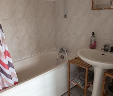 Location Appartement 3 pièces 52m² ST PAUL 97460 - Photo 2