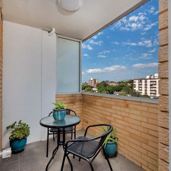 Studio Aparmtent in the Heart of Bondi! - Photo 1