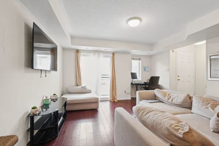 For Lease - 4975 Southampton Drive Unit# 337, Mississauga, Ontario - Photo 3
