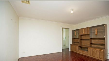 Family Home - EASY TO MAINTAIN - Photo 3