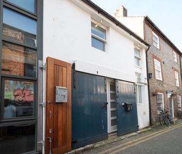 Orange Row - Photo 2