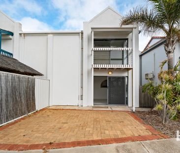 Charming 3-Bedroom Home in the Heart of North Haven - Photo 5