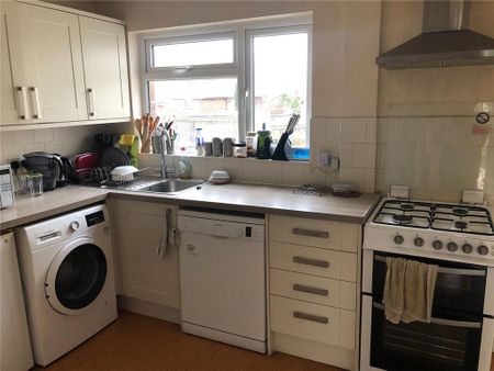 3 bedroom semi-detached house to rent - Photo 3