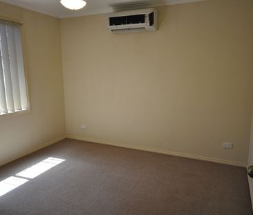 Comfortable 3x1 Close to Shops, Schools & Local Amenities - Photo 2