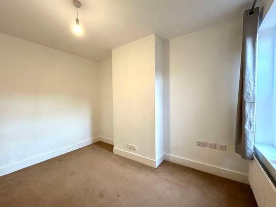 Amherst Road, Reading, Berkshire, RG6 - Photo 1