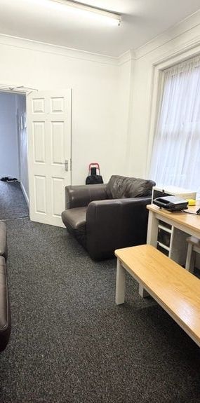 Room in a Shared House, Harborough Road, SO15 - Photo 1