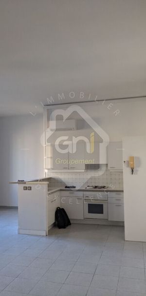 Arles, T2 au 1er étage de 50m², - Photo 1