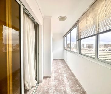 SE ALQUILA AMPLIA VIVIENDA EN EDIFICIO CAMPO ESPAÑA – 0020-00041 - Photo 1