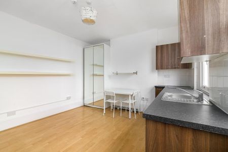 Bedsit to rent - Photo 3