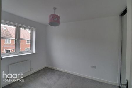 4 bedroom semi-detached house to rent - Photo 4