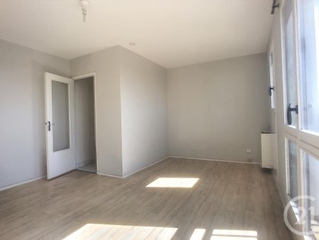 Location Appartement 1 pièce 27m² ST JULIEN LES VILLAS 10800 - Photo 2