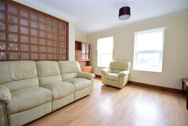 4 bedroom flat to rent - Photo 1