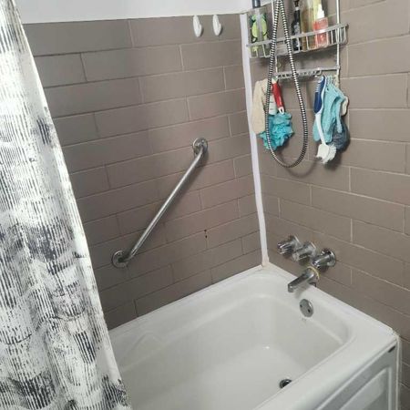 4 et de mi a louer mai ou juillet , eau chaude chauffage inclus a longueuil - Photo 3