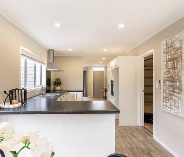 Style and Location - Photo 3