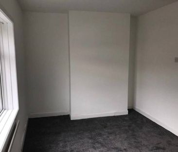Partly Furnished 2 Bedroom Terrace - Photo 3