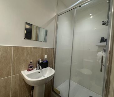 3 bedroom semi-detached house to rent - Photo 6