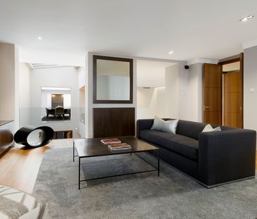 Elegantly renovated six-bedroom townhouse in the heart of Belgravia - Photo 4