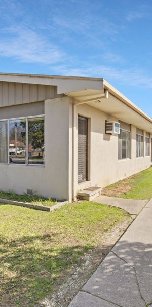 Lifestyle and Convenience in the Heart of South Albury!! - Photo 2