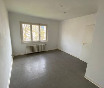 Zimmer ca. 13,5 m² innerhalb einer 3er-WG // 2.OG links, Zimmer 3181 - Photo 2