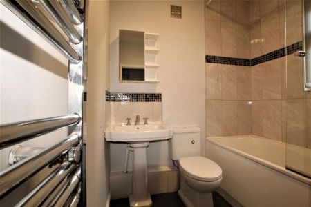 3 bedroom semi-detached house to rent - Photo 5