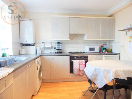 1 bedroom in a house share to rent - Photo 2