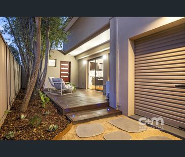 2/21 Hazel Grove, Pascoe Vale, Vic 3044 - Photo 3
