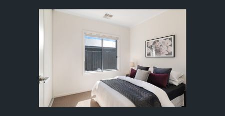 BEAUTIFULLY PRESENTED 3 BEDROOM HOME IN GREAT LOCATION - Photo 3