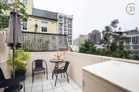 Charming One-Bedroom Sandstone Terrace Apartment - Photo 2