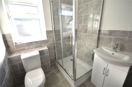 2 bedroom bungalow to rent - Photo 2