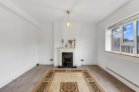 4 bedroom flat to rent - Photo 2