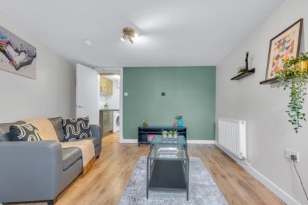 32 BRUDENELL AVENUE Leeds - LS6 1HD - Photo 2