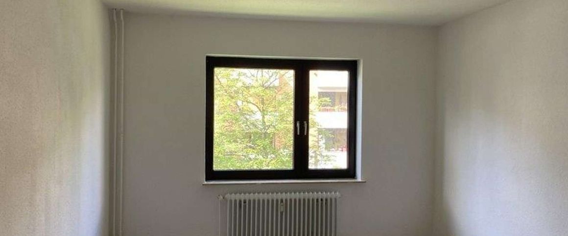 Geräumige 3-Zimmer Wohnung zum 16.07. zu vermieten! - Photo 1