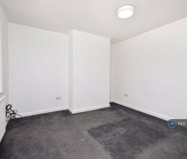 3 bedroom end of terrace house to rent - Photo 1