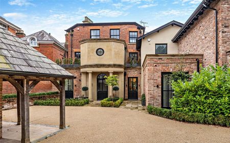 Luxurious three bedroom apartment in the heart of Alderley Edge, fully furnished, and with gated parking. - Photo 2