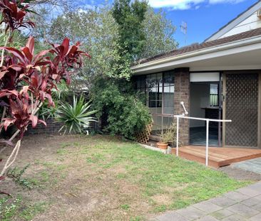 Spacious Villa with Fenced Courtyard - Photo 6