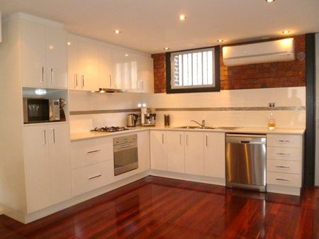 15 Industry Lane, Coburg - Photo 4