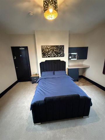 5 bedroom semi-detached house to rent - Photo 3