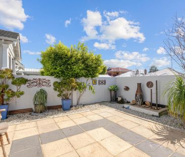 STUNNING CHARACTER HOME - Photo 5