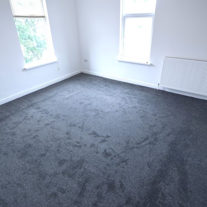 To Let 3 Bed Flat - Photo 1