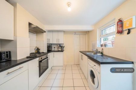 1 bedroom in a house share to rent - Photo 5