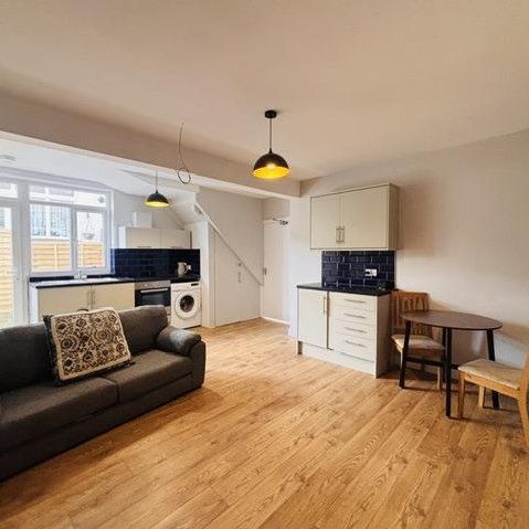 Kingsholm Road, Southmead, Bristol - Photo 1