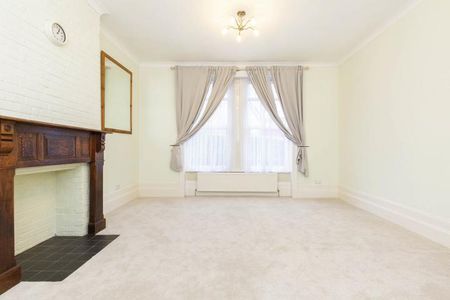 Spacious two bedroom property located on a highly desirable residential road - Photo 2