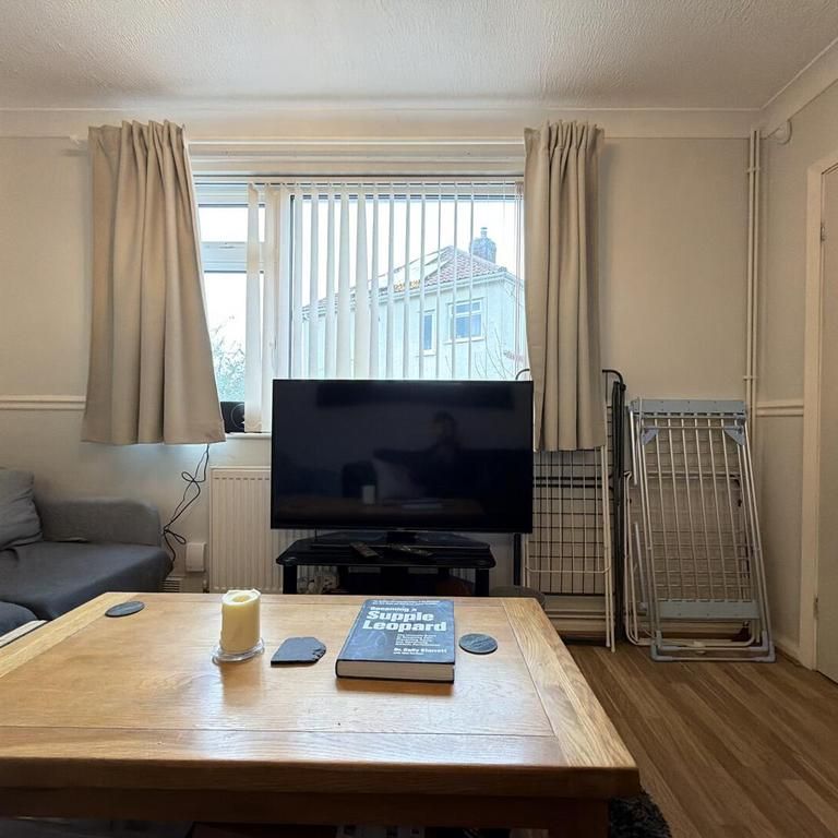 3 bedroom semi-detached house to rent - Photo 1