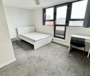 7 Bed Property With Ensuites - Photo 2