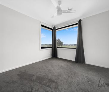 Spacious 4-Bedroom Family Home in Prime Location - Photo 6