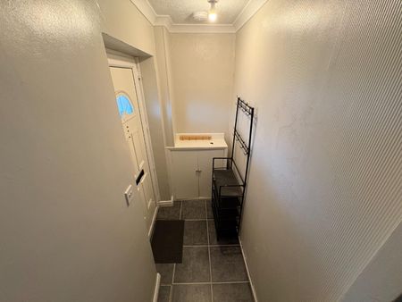 Gorse Hill, Fishponds - Photo 5