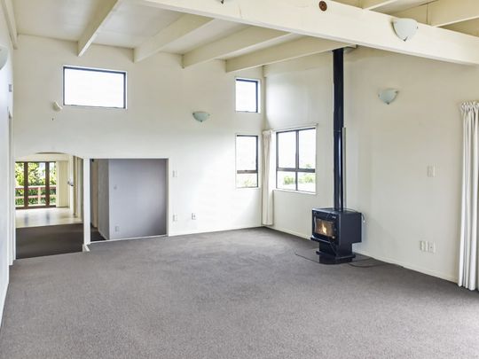 **Spacious 3-Bedroom Family Home in Oneroa – $750 per Week** - Photo 1