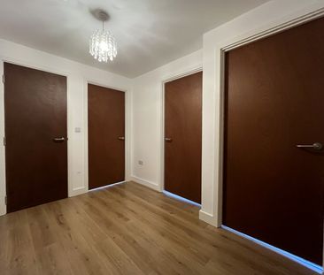 Two bedroom Flat - Photo 2