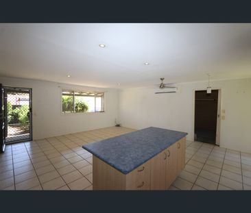2/3 Tomkins Place, Southport, Qld 4215 - Photo 4