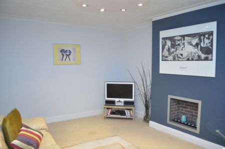 2 Bed Flat, Harvard Road, W4 - Photo 3